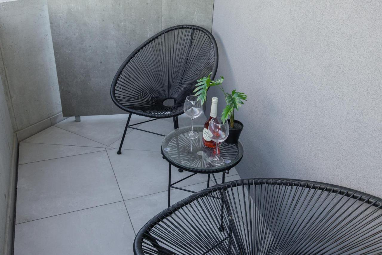 Signature Flat By Sweet Apartment *